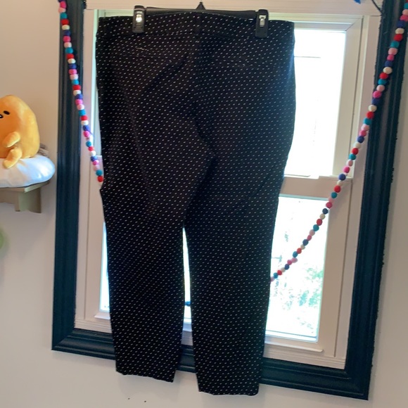 Old Navy Pixie Pants - Picture 3 of 3